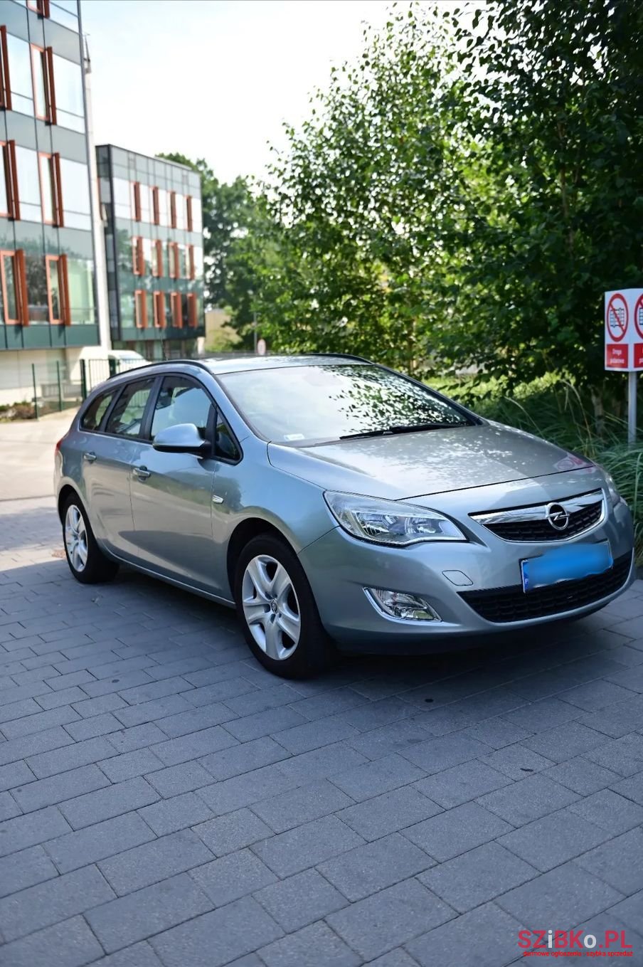 2012' Opel Astra photo #5
