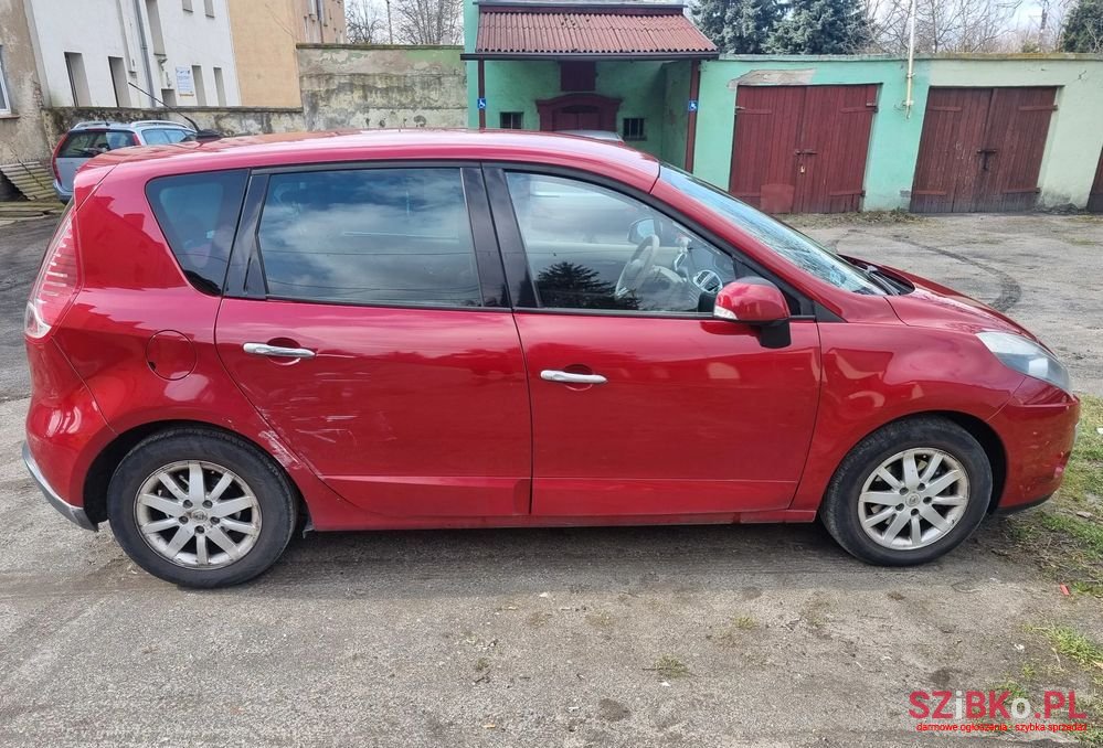 2010' Renault Scenic 1.9 Dci Alize Plus photo #4