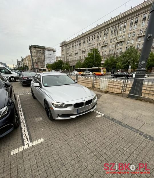 2013' BMW 3 Series photo #2