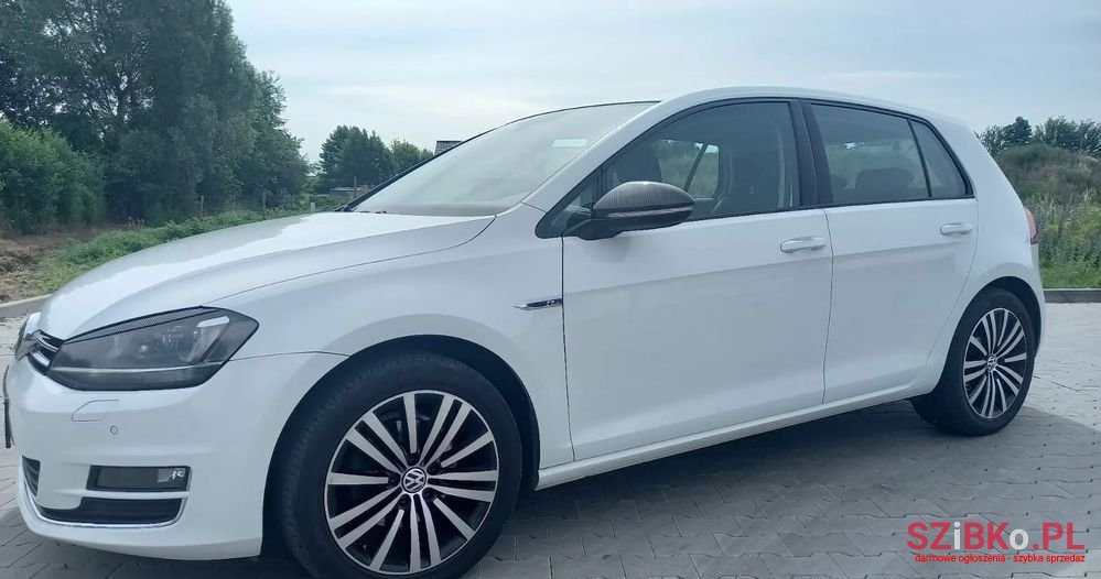 2012' Volkswagen Golf photo #3