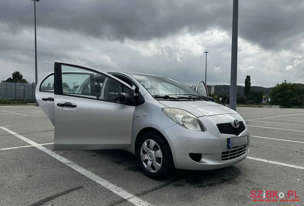 2008' Toyota Yaris photo #2