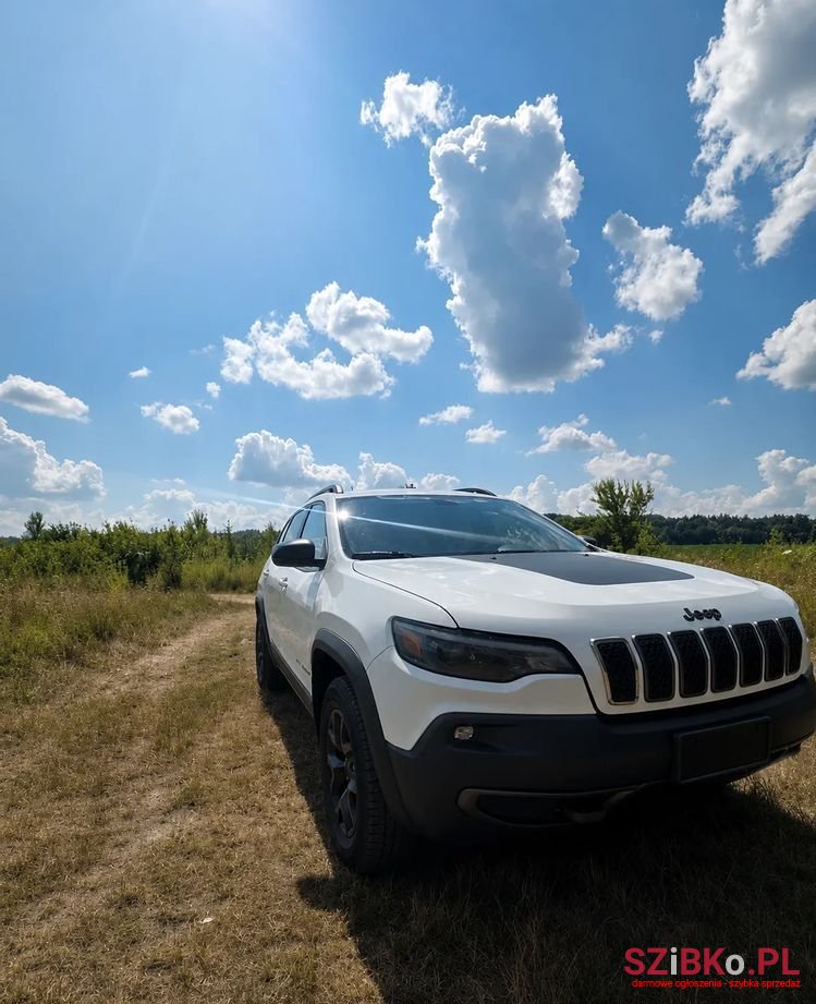 2019' Jeep Cherokee photo #6