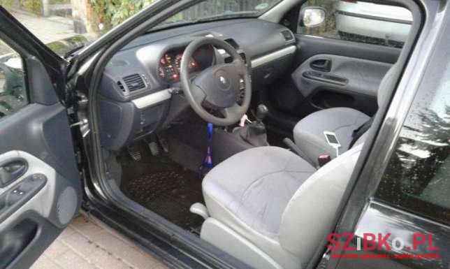 2001' Renault Clio photo #2