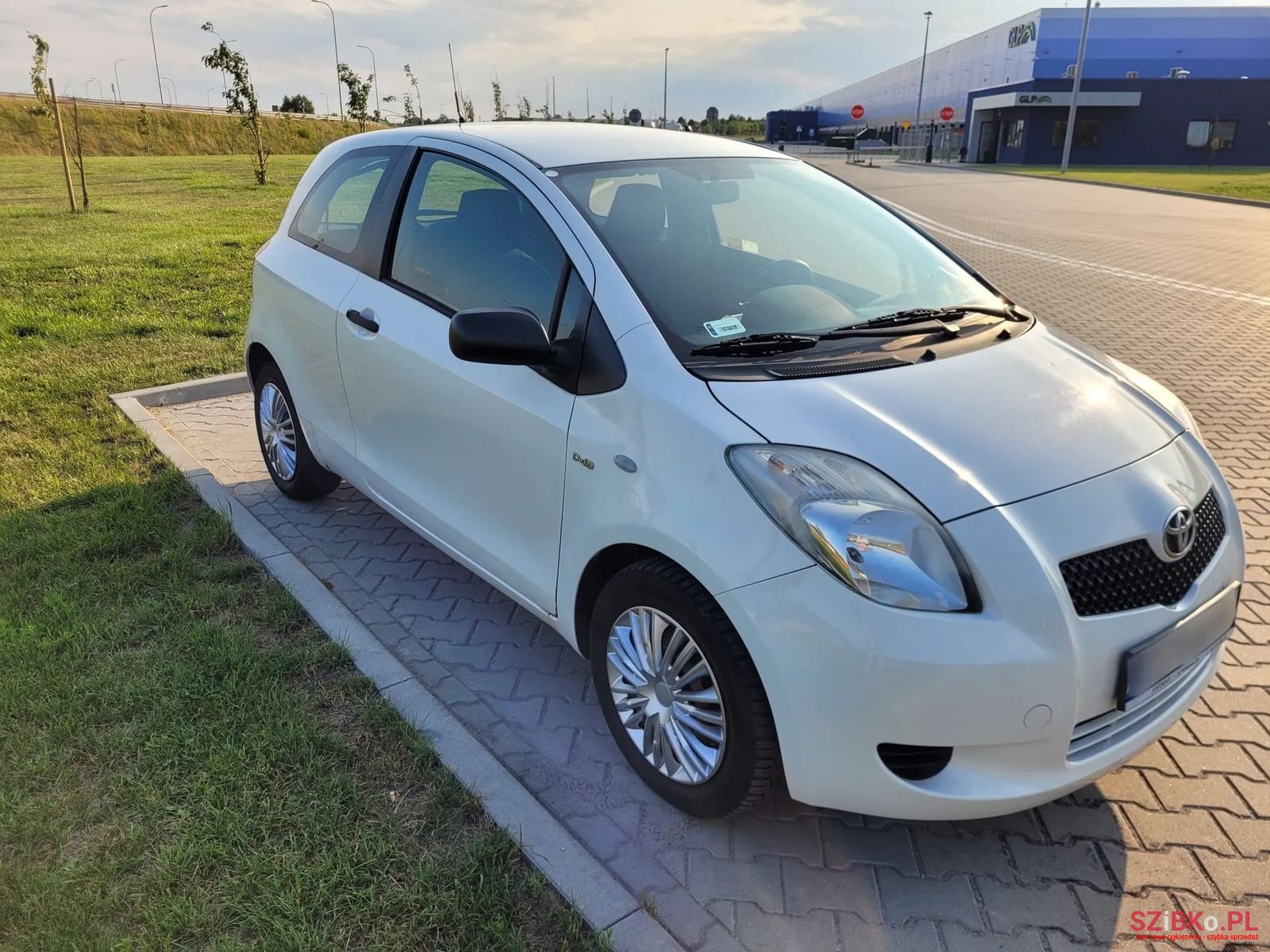 2008' Toyota Yaris photo #4