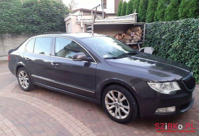 2011' Skoda Superb photo #1