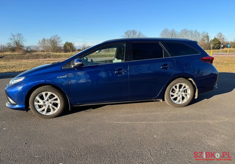 2018' Toyota Auris Hybrid 135 Premium photo #2