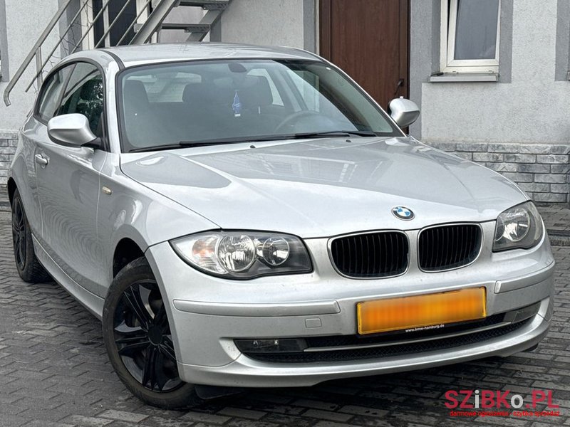 2010' BMW 1 Series 116I photo #2