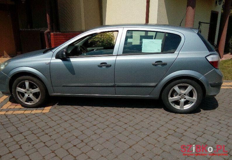 2005' Opel Astra photo #1