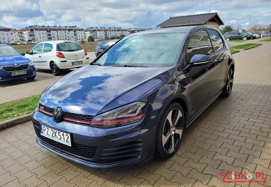 2015' Volkswagen Golf photo #1