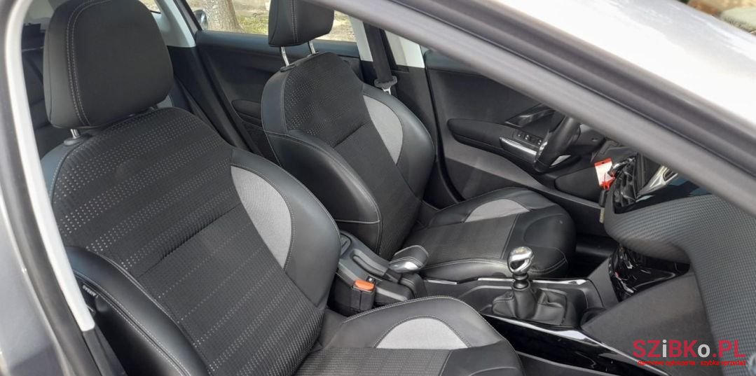 2015' Peugeot 2008 photo #5