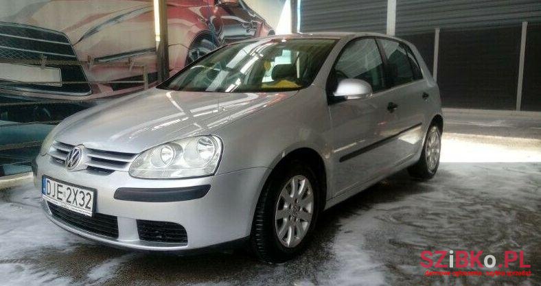 2004' Volkswagen Golf photo #1