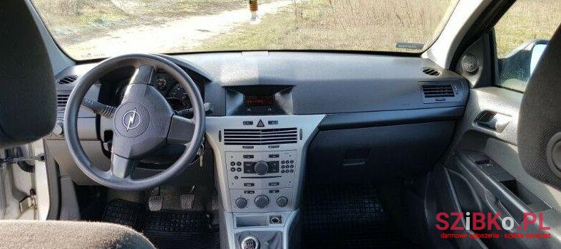 2012' Opel Astra photo #3