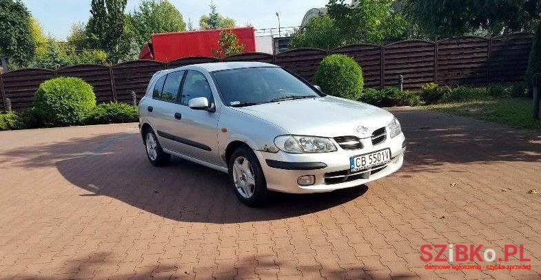 2001' Nissan Almera photo #1