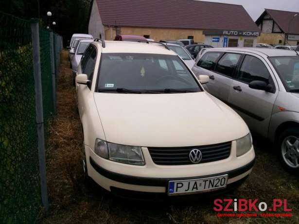 2000' Volkswagen Passat photo #1