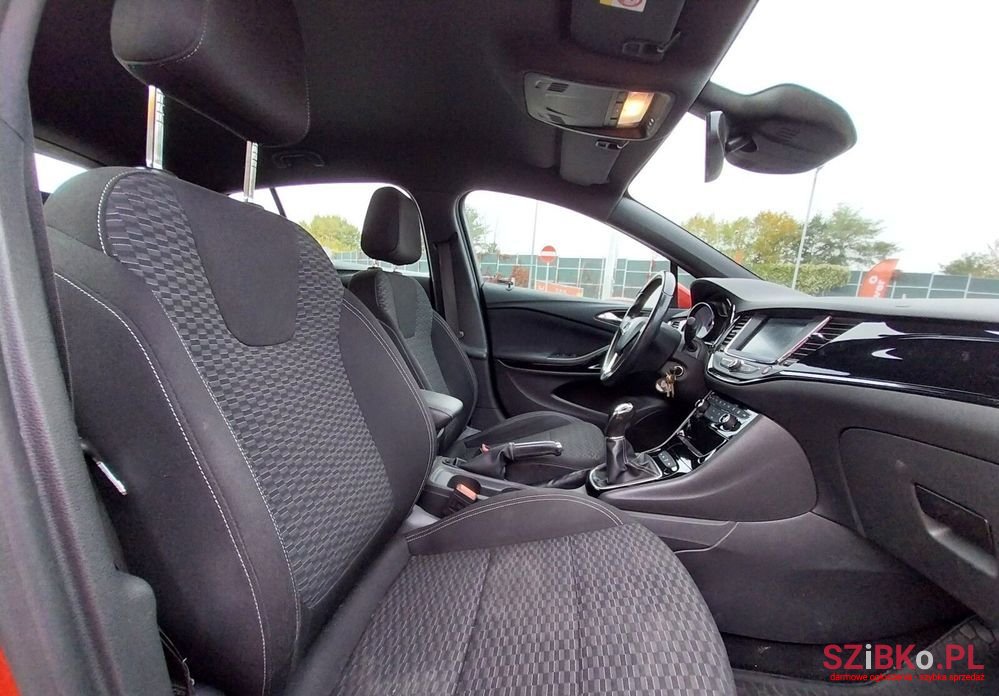 2017' Opel Astra photo #5