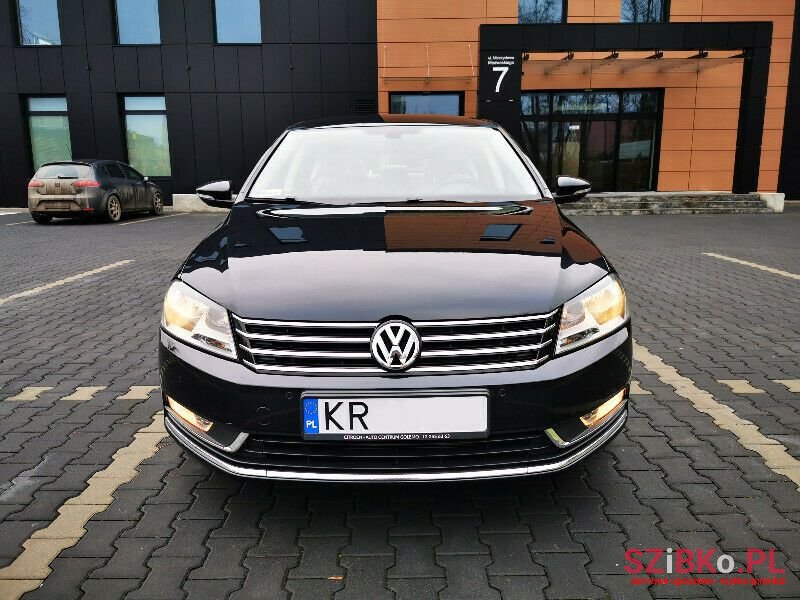 2011' Volkswagen Passat photo #1