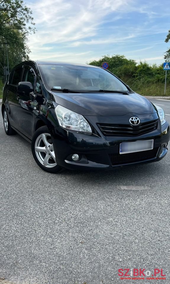 2011' Toyota Verso 1.6 Premium photo #6