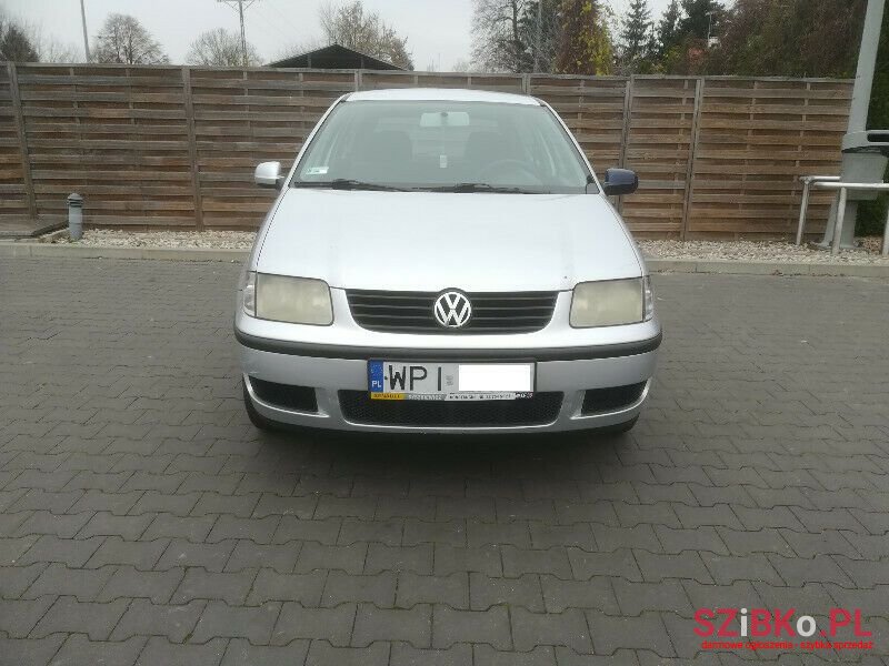 2001' Volkswagen Polo photo #1