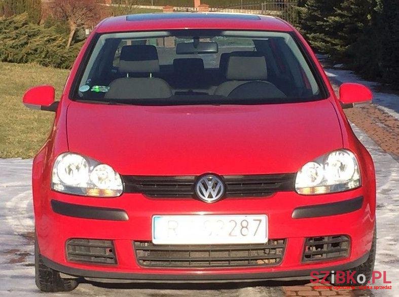 2004' Volkswagen Golf photo #1