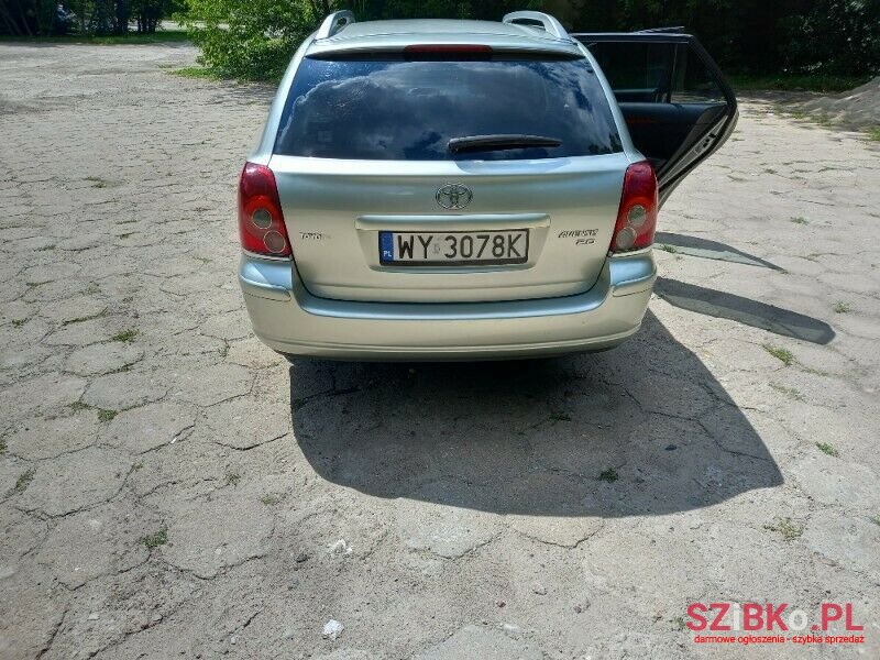 2004' Toyota Avensis photo #4