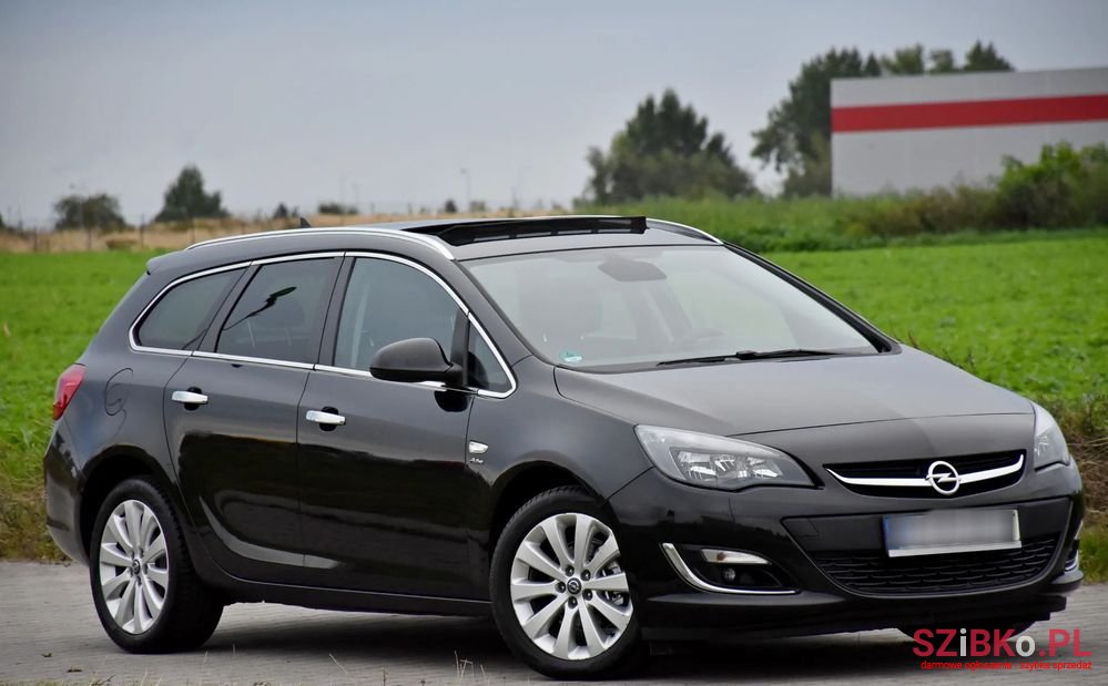 2013' Opel Astra photo #3