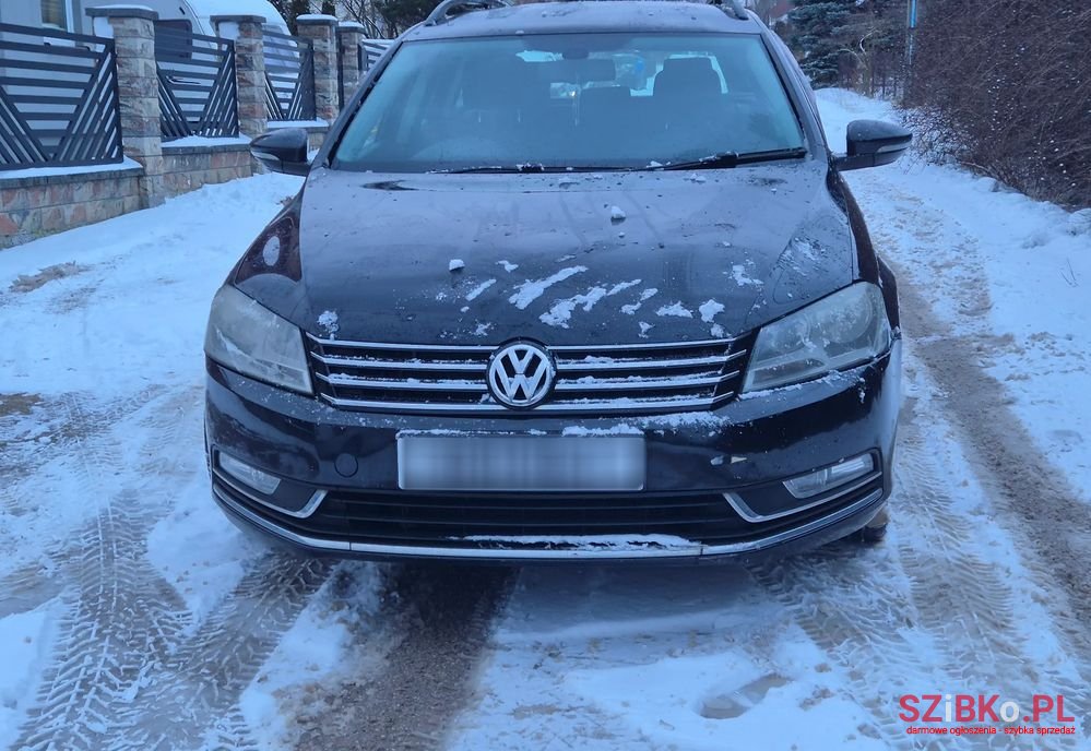 2011' Volkswagen Passat photo #2