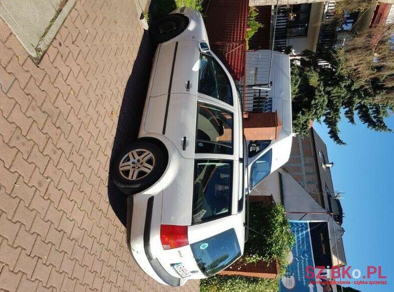 2000' Volkswagen Golf photo #1