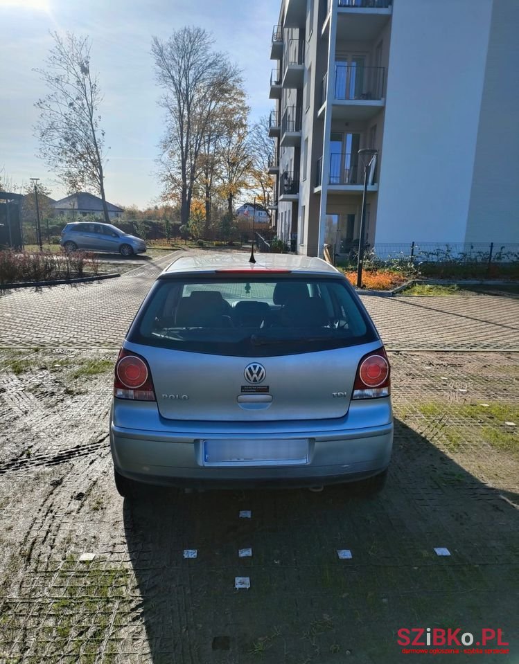 2009' Volkswagen Polo photo #3