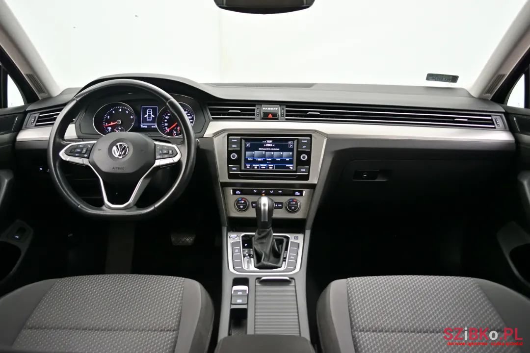 2020' Volkswagen Passat photo #5