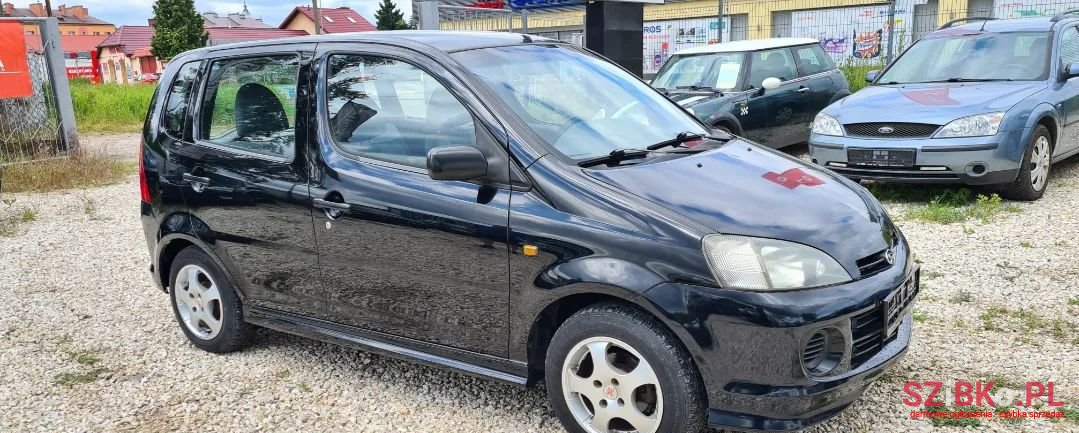 2001' Daihatsu YRV photo #3