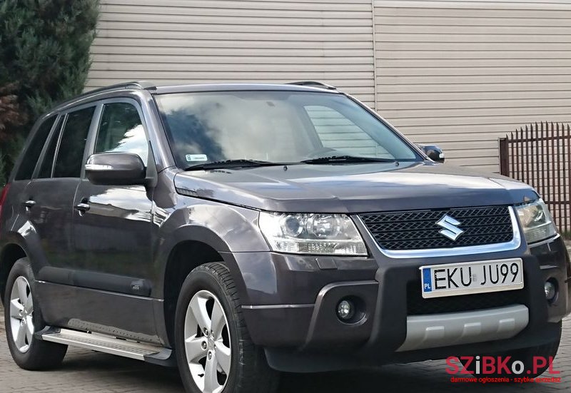 2010' Suzuki Grand Vitara photo #2