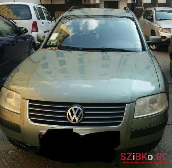 2001' Volkswagen Passat photo #1