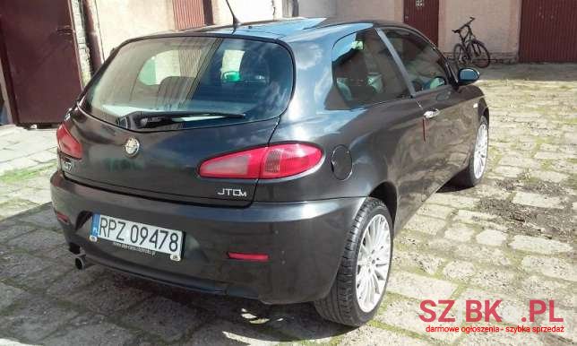 2006' Alfa Romeo 147 photo #1