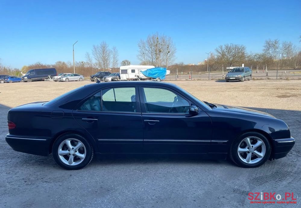 2001' Mercedes-Benz E-Class photo #4