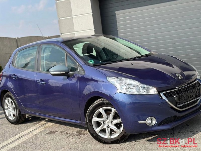 2012' Peugeot 208 1.4 Vti Allure photo #3