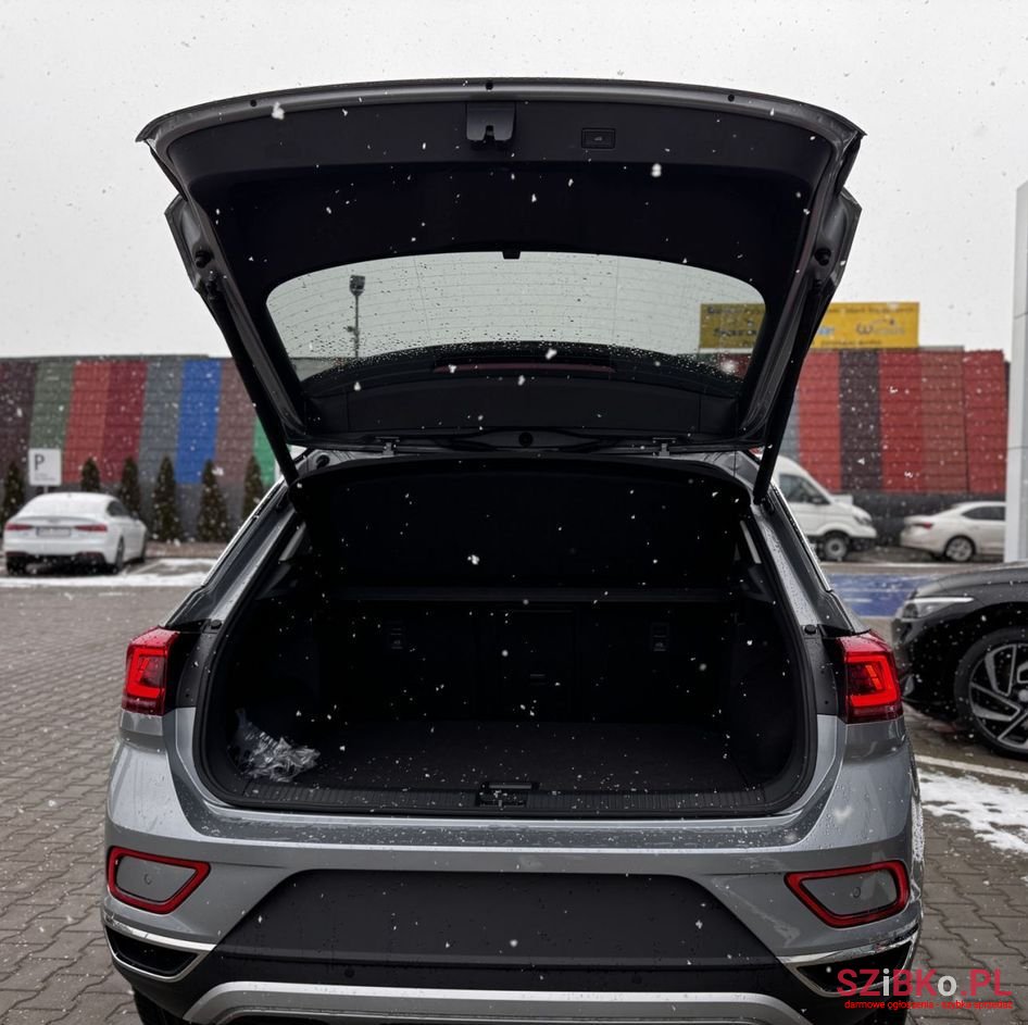 2024' Volkswagen T-Roc photo #2