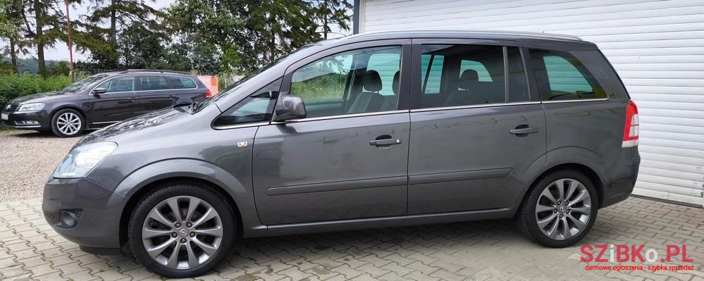 2010' Opel Zafira 1.8 Sport photo #3