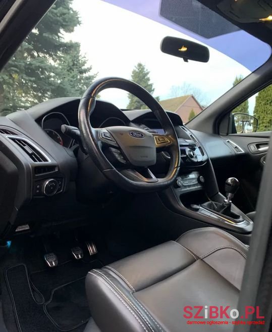 2017' Ford Focus photo #2