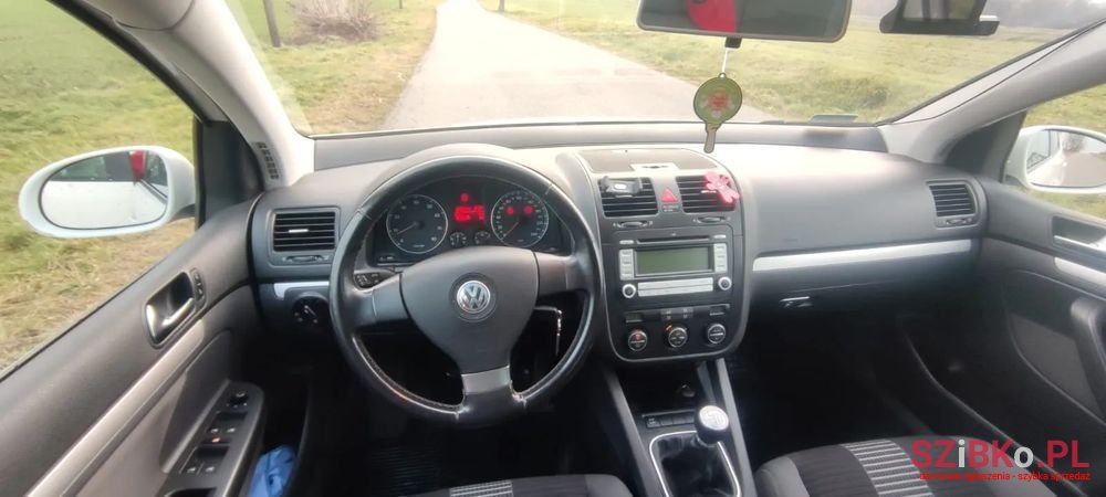 2008' Volkswagen Golf photo #6