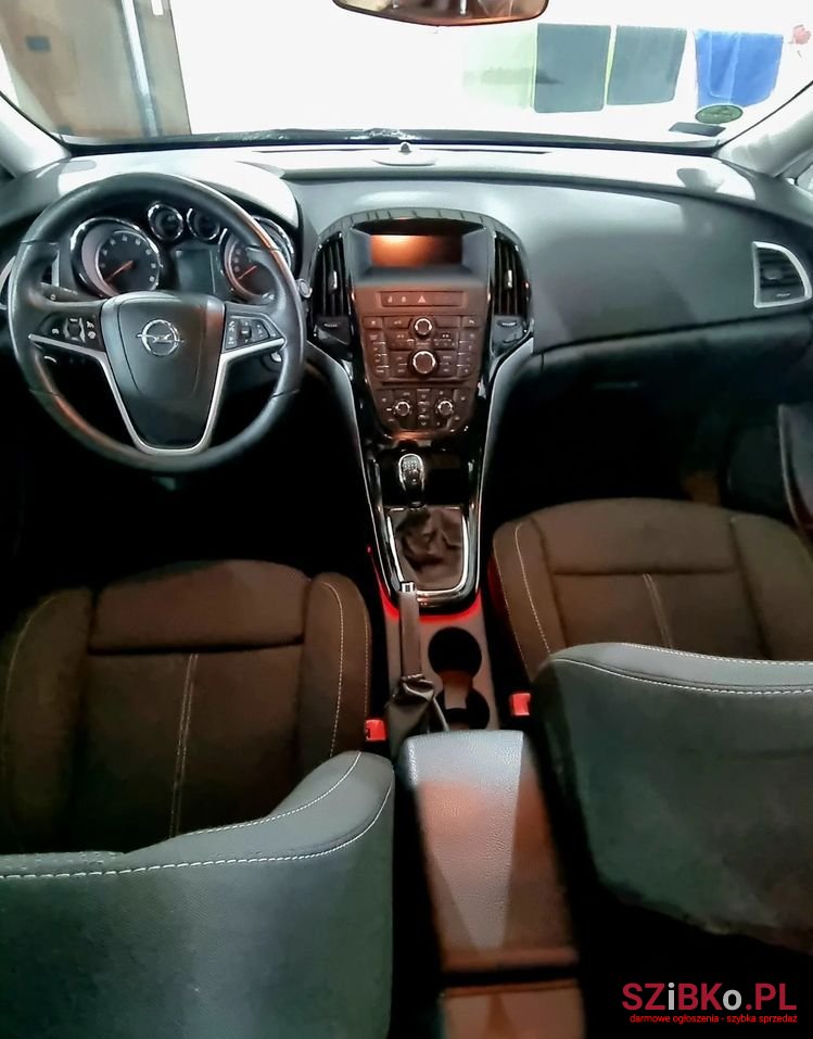 2015' Opel Astra photo #3