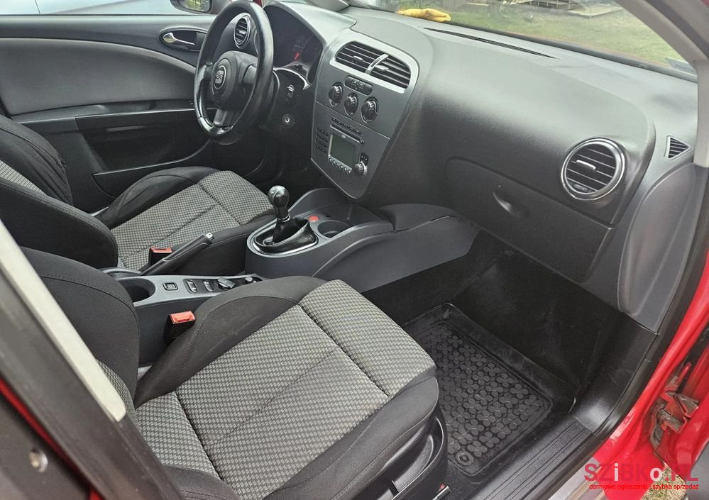 2007' SEAT Leon photo #3