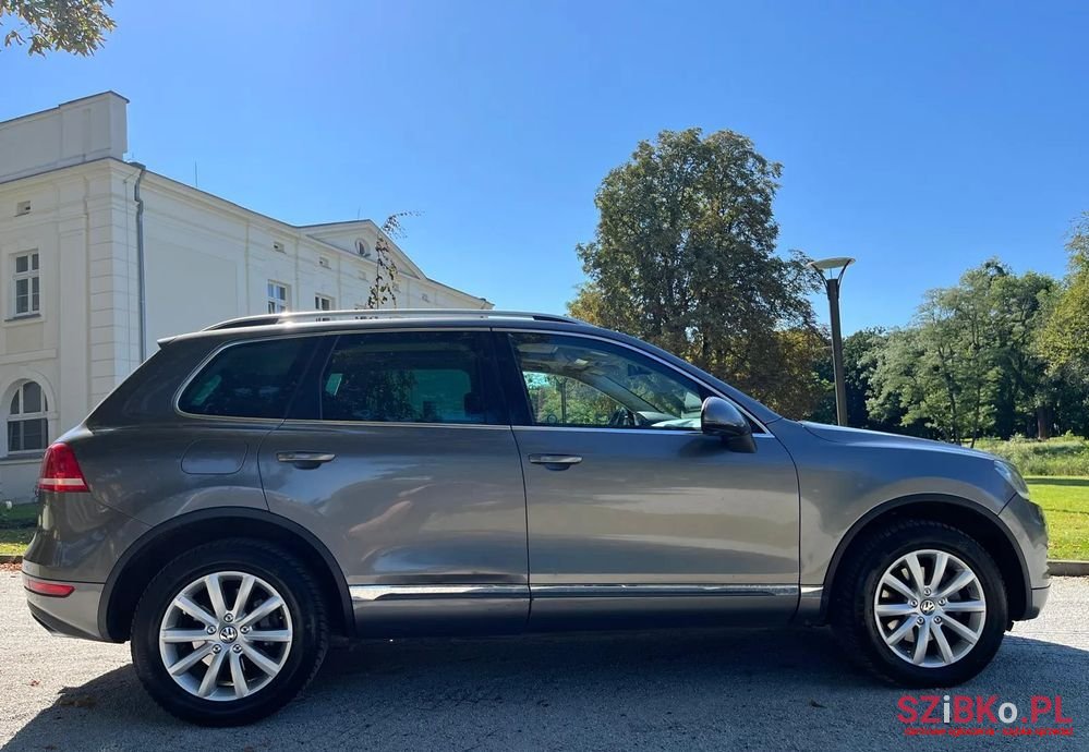 2012' Volkswagen Touareg photo #6