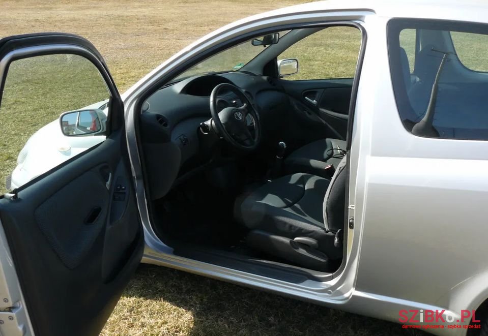 2005' Toyota Yaris photo #6