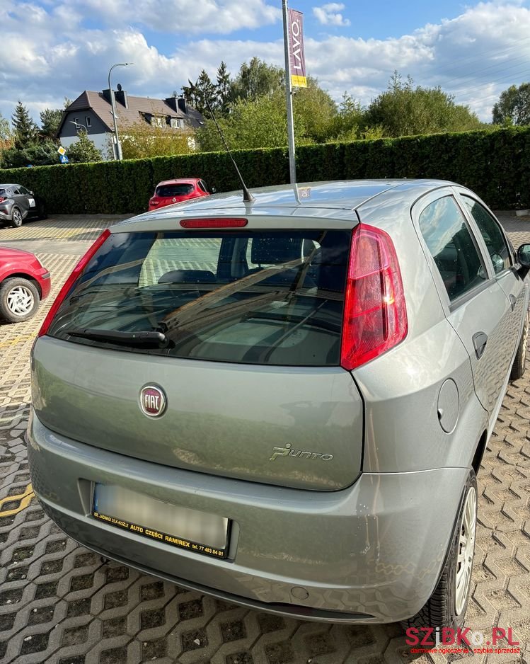 2011' Fiat Punto photo #3