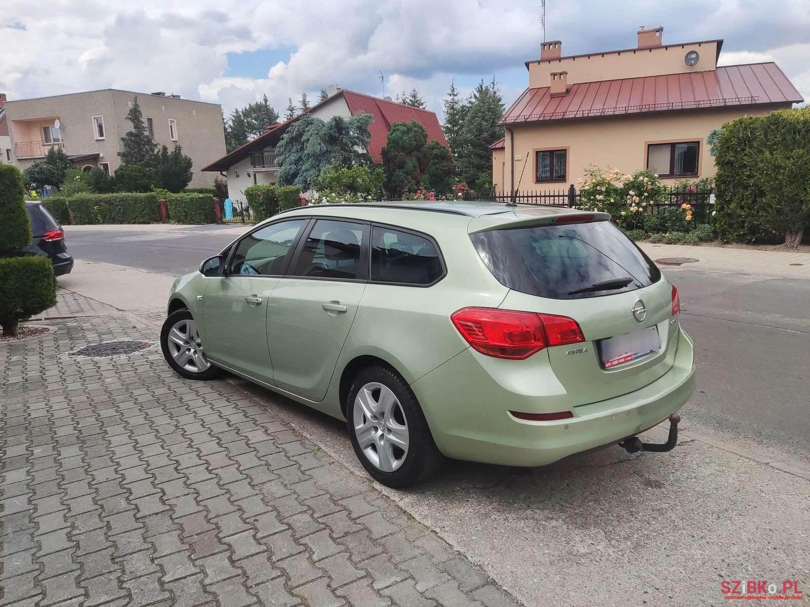 2011' Opel Astra photo #5