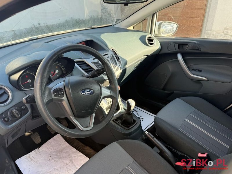 2010' Ford Fiesta photo #5