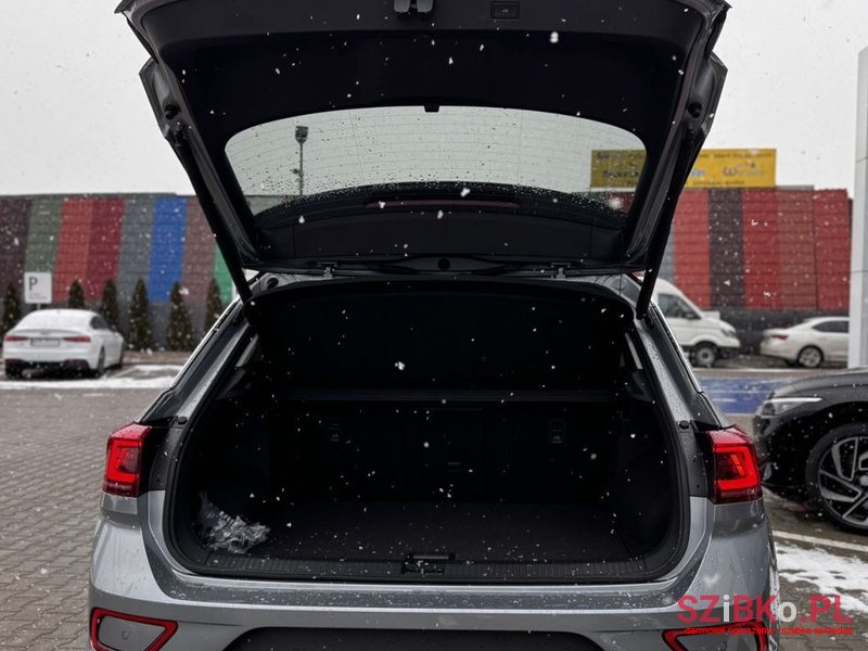 2024' Volkswagen T-Roc photo #2