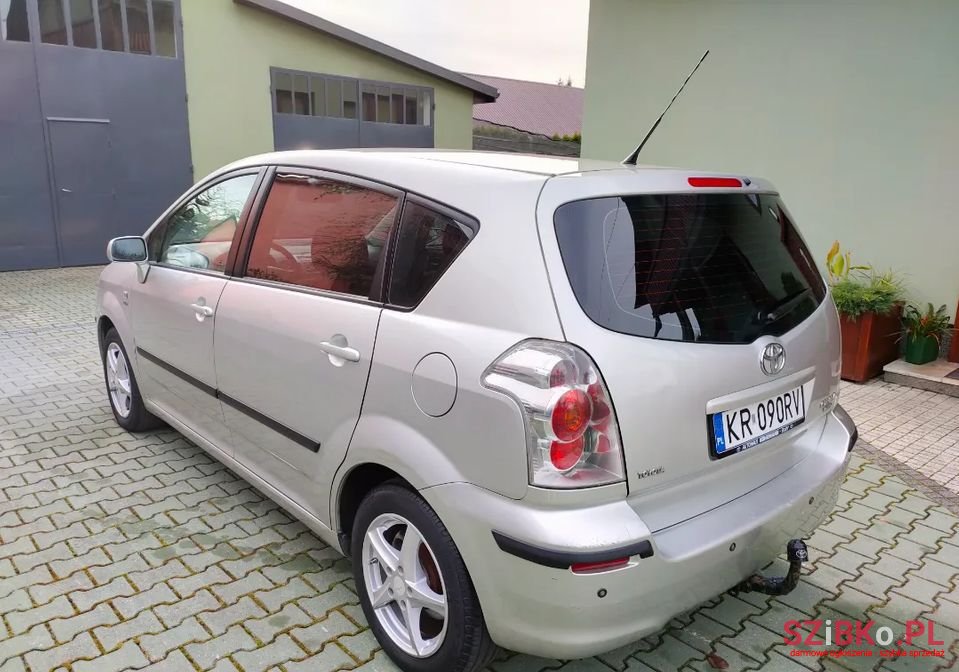 2004' Toyota Corolla Verso photo #4
