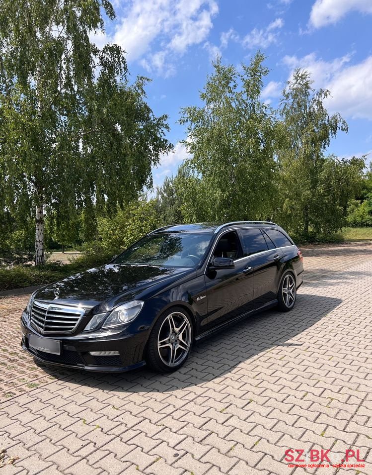 2011' Mercedes-Benz E-Class 63 Amg photo #1