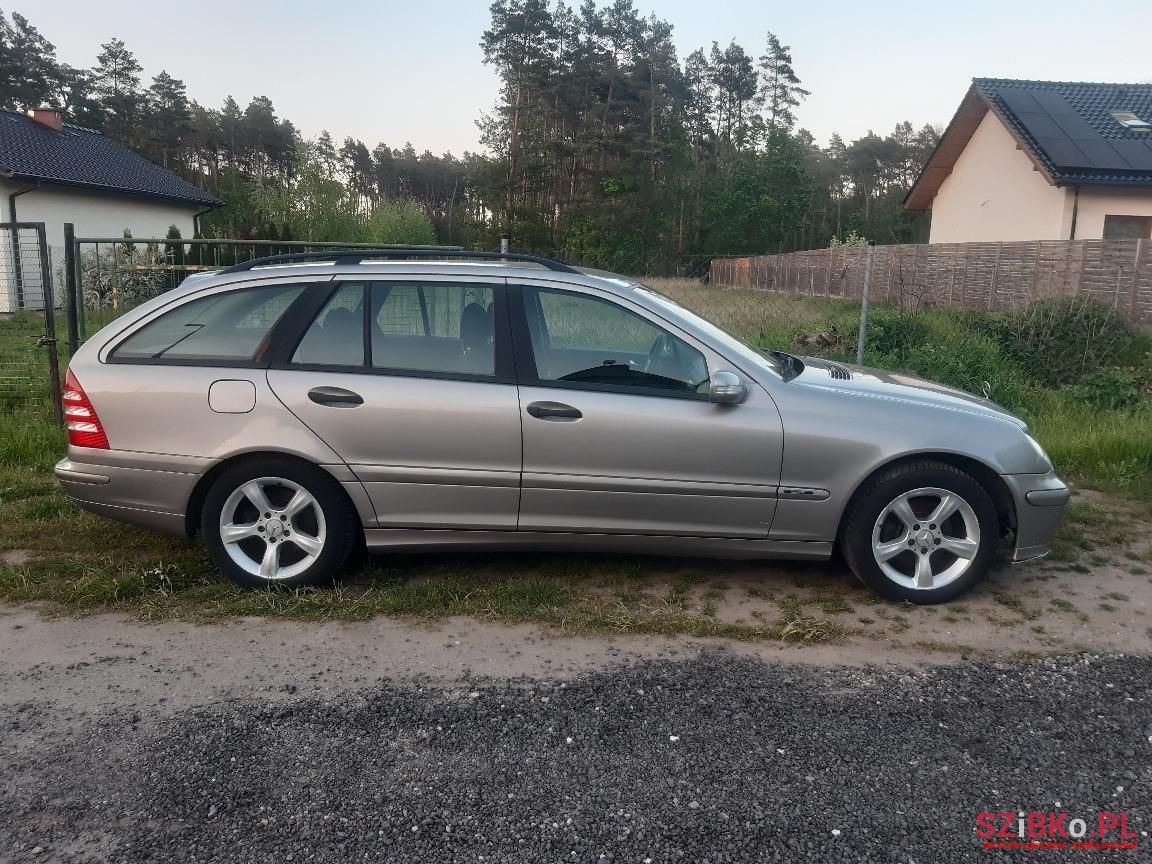 2004' Mercedes-Benz C-Class photo #2